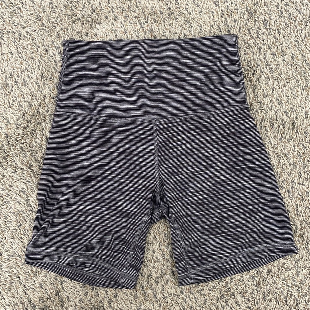 Lululemon size 4 align black and white biker shorts